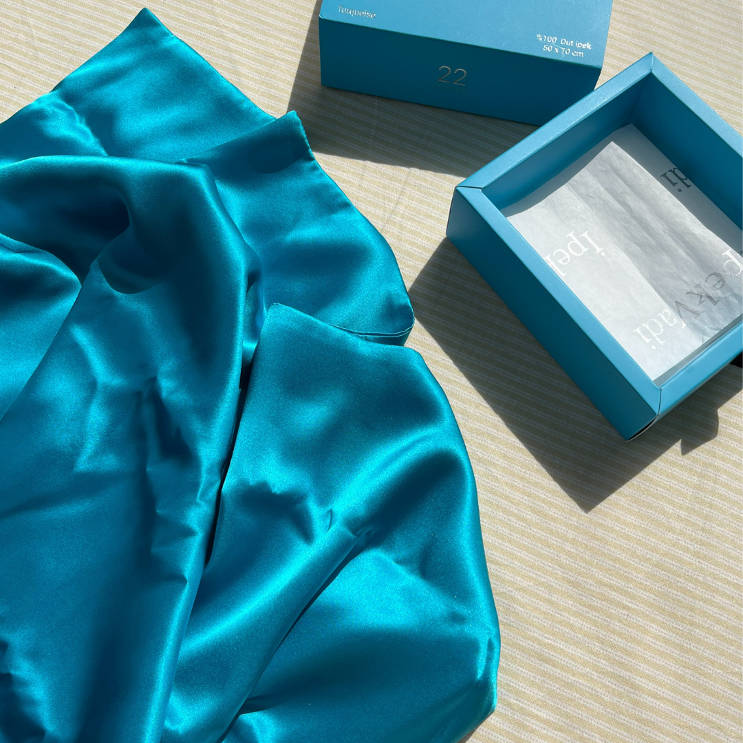 {{product_title}} {{variant_option_color}}