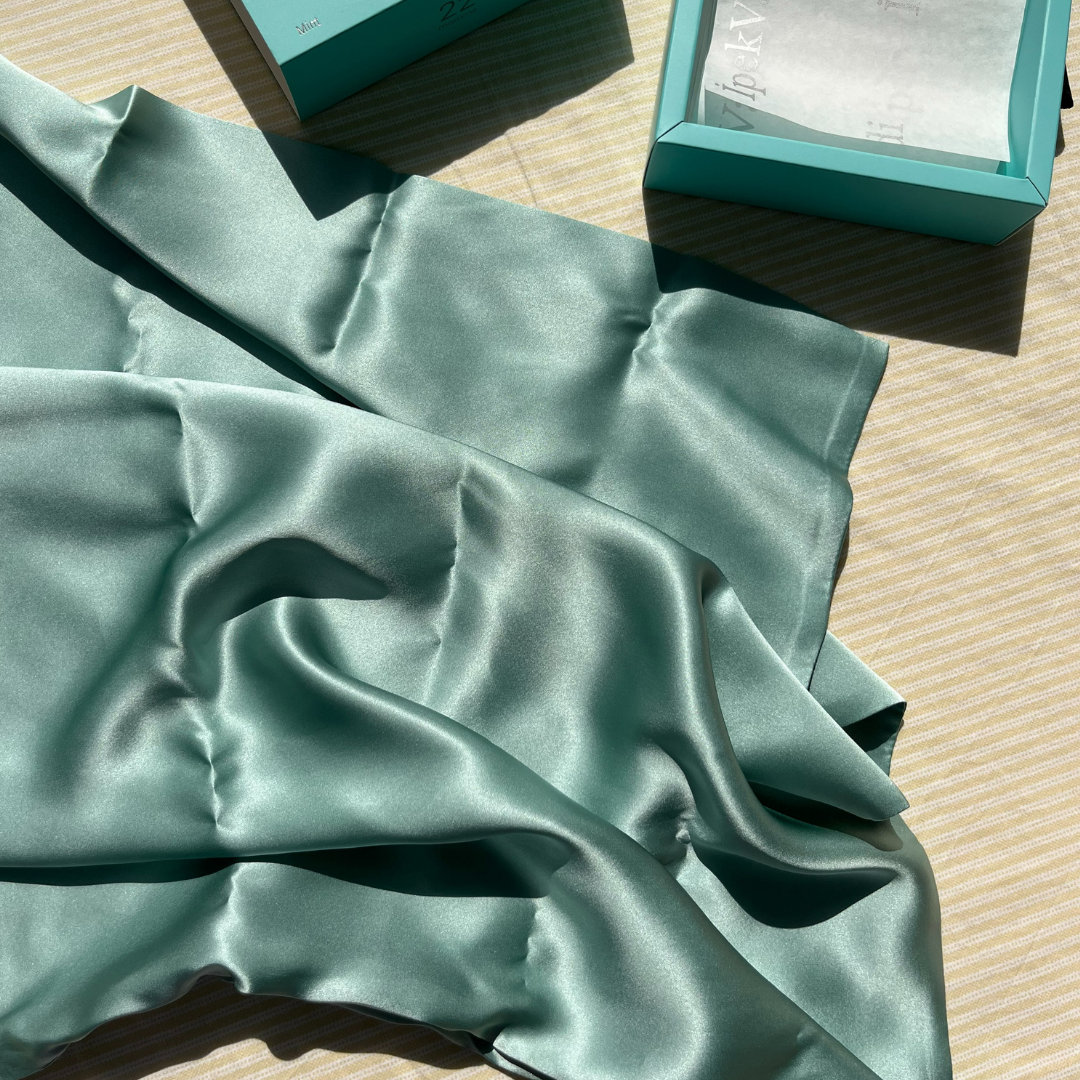 {{product_title}} {{variant_option_color}}