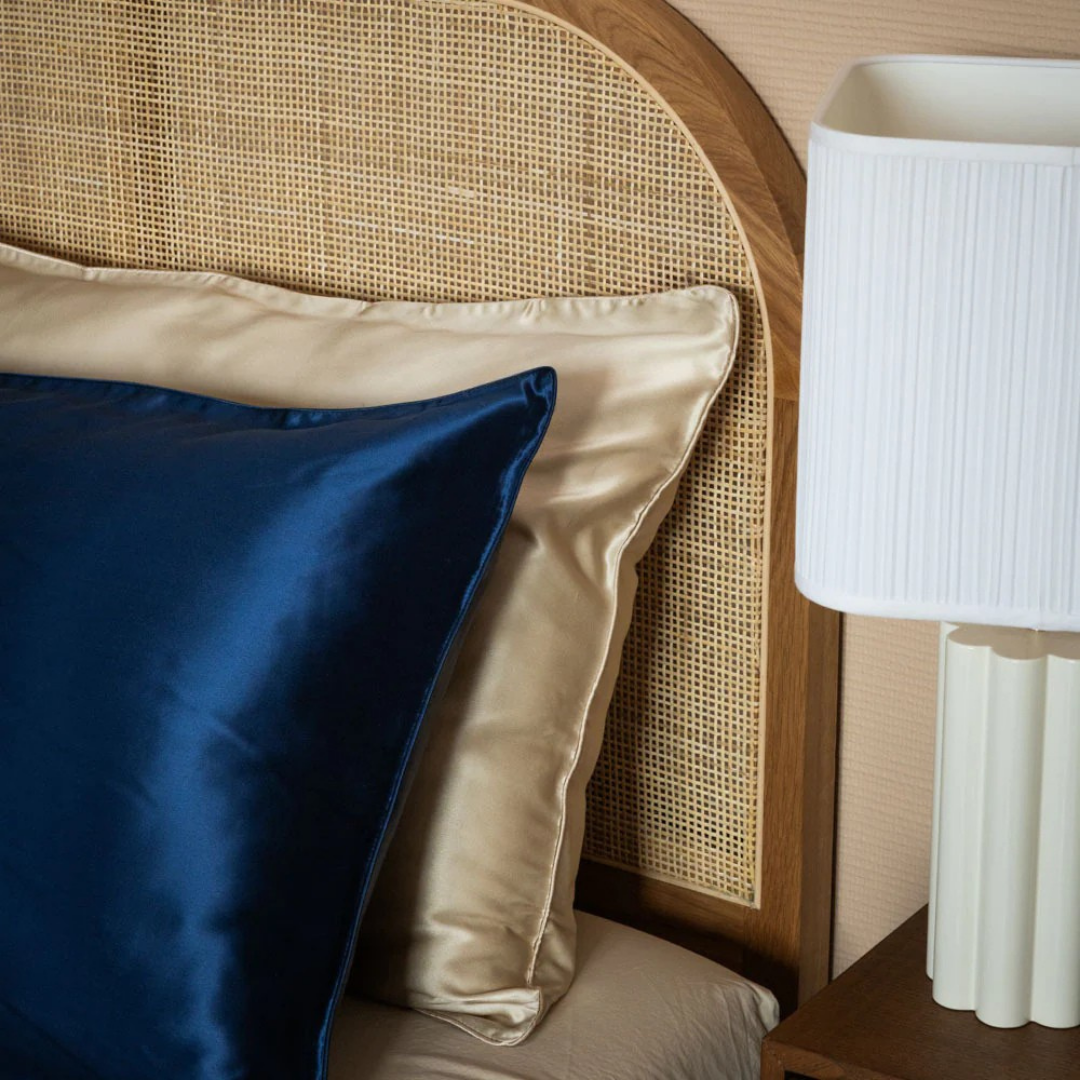 {{product_title}} {{variant_option_color}}