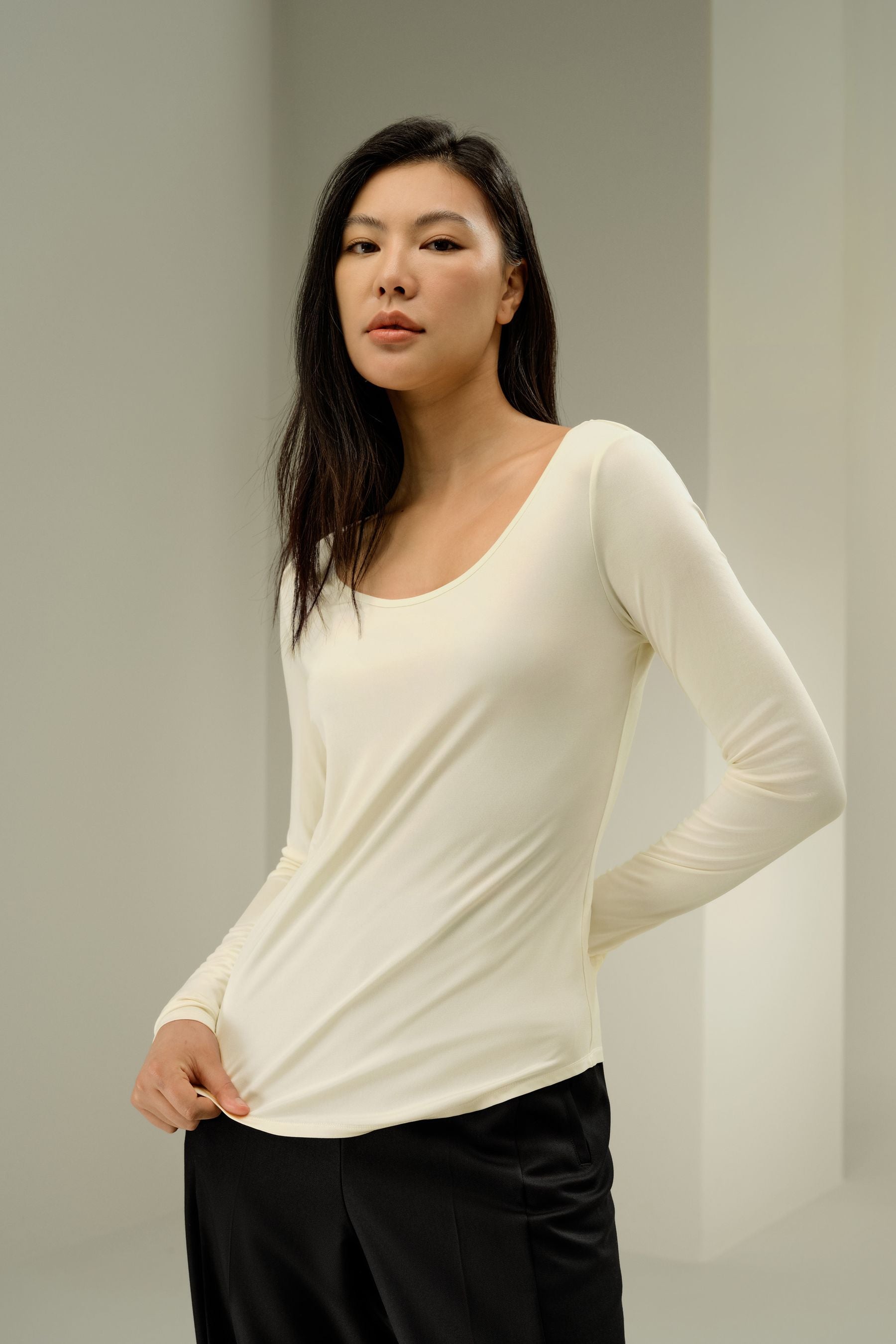 Yuvarlak Yaka Saf İpek Slim Fit Üst