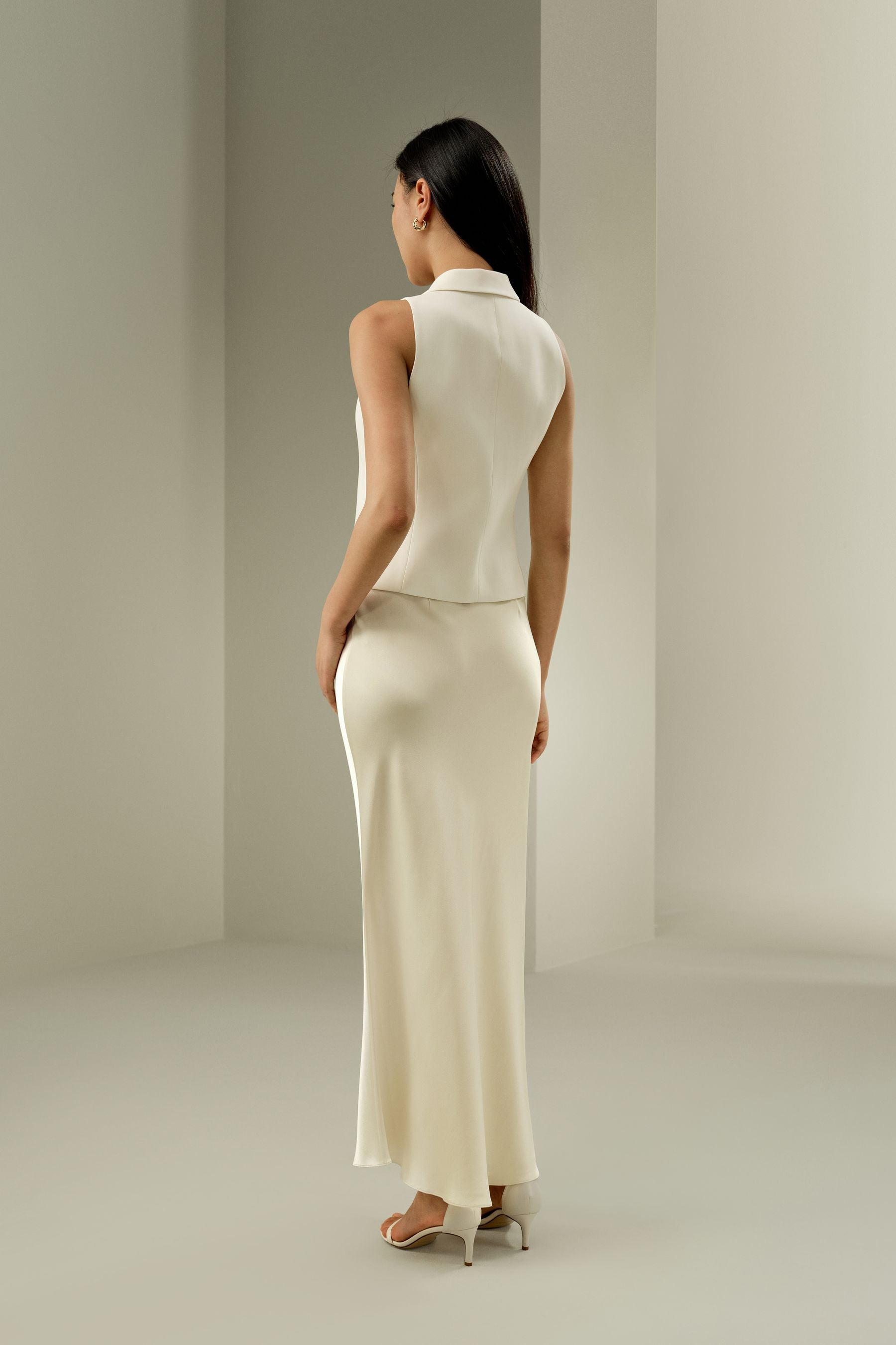 flare paça ipek maksi etek kadın arka görünüm dökümlü kumaş detaylı zarif tasarım