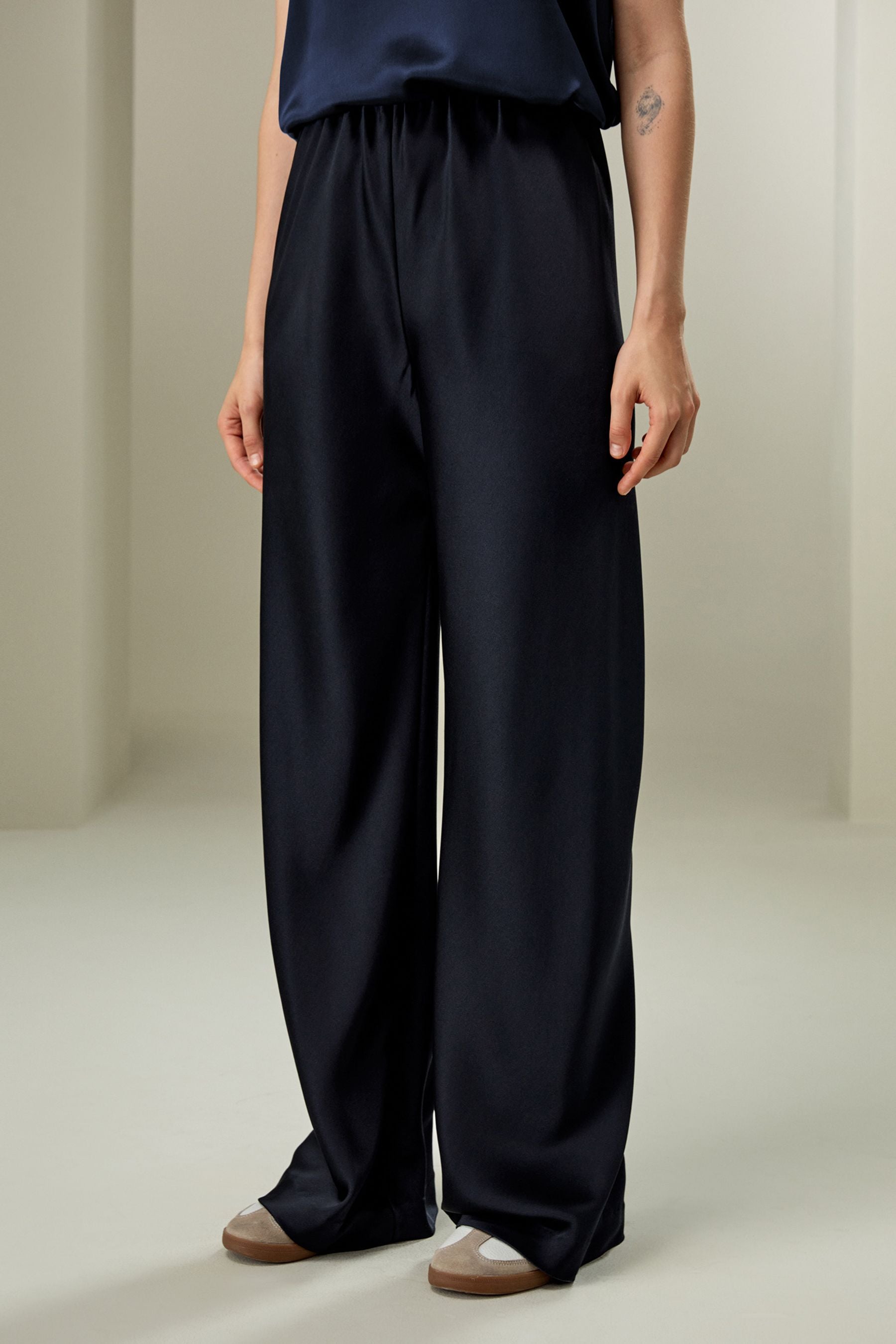 ipek pantolon lacivert tam eğik kesim kadın
